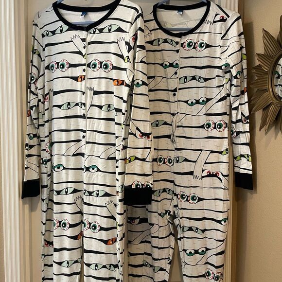 Old Navy Spooky Eyes Set Of Onesie Unisex Pajamas Button Front XL and L TALL - Picture 6 of 16